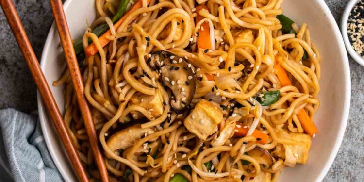 5 Popular Asian dishes with noodles 6